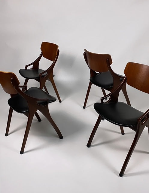 4 dining chairs designed by Arne Hovmand Olsen