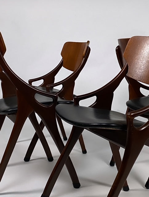 4 dining chairs designed by Arne Hovmand Olsen