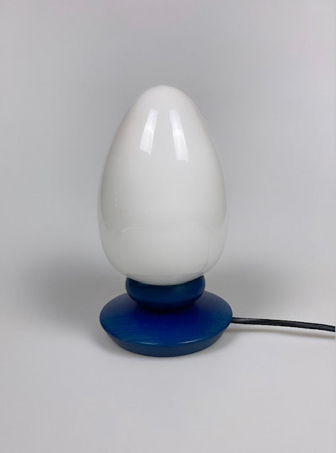 Small vintage egg-shaped table lamp
