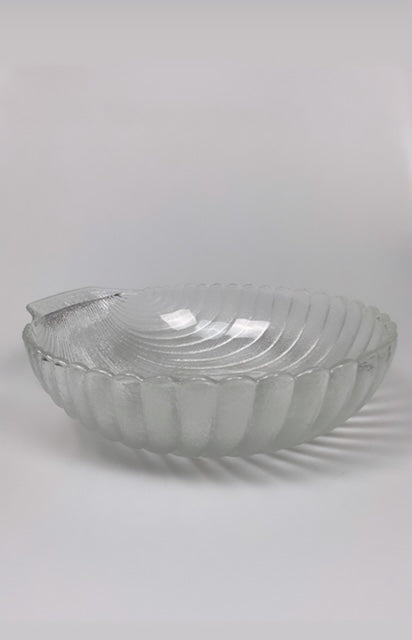 Large vintage seashell-shaped fruitbowl