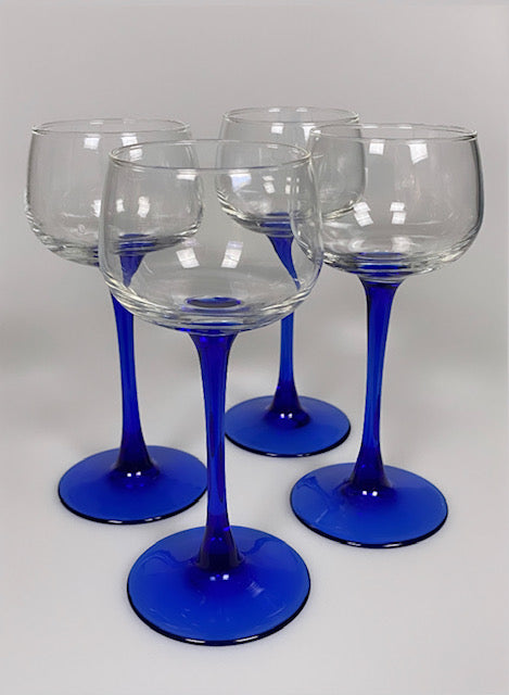 Set of 4 vintage wine glasses