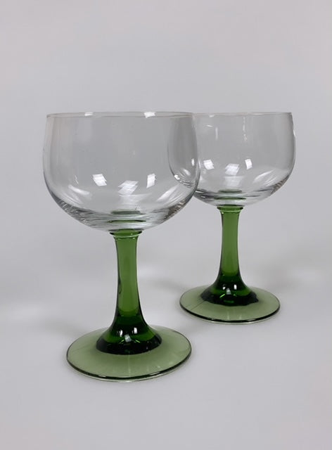 Set of 2 vintage wine glasses
