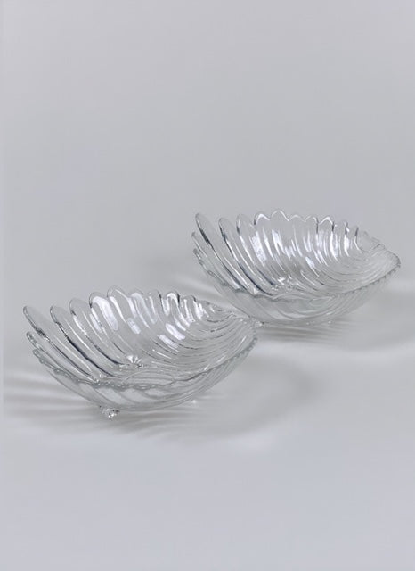 Set of 2 shell-shaped bowls