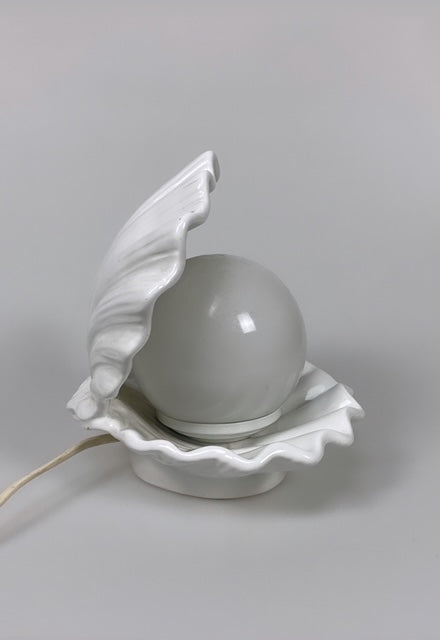 Vintage ceramic seaschell-shaped lamp