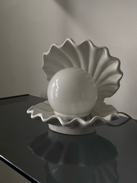 Vintage ceramic seaschell-shaped lamp